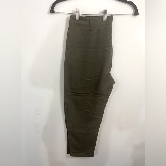 NWOT Dex Olive Army Green Crop Capri Pants MEDIUM Loose Fit - Picture 8 of 8
